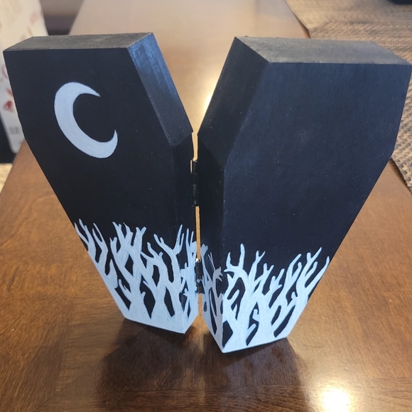Haunted Woods Coffin Trinket Box - Picture 2 of 3
